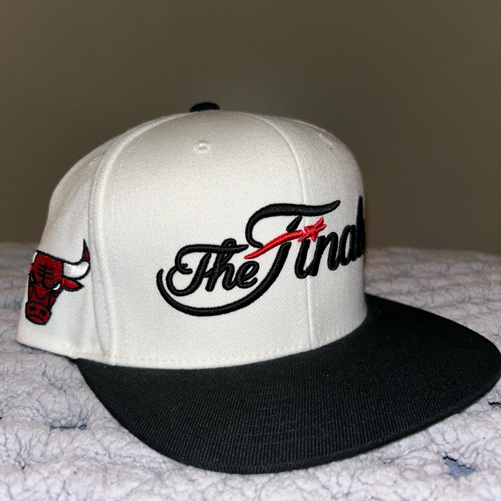Men’s Mitchell & Ness Snapback Hat